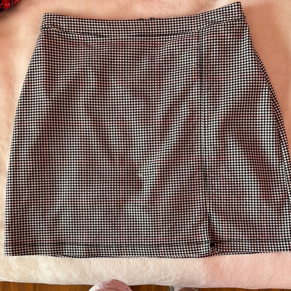 Hollister Classic Black and White Checkered Skirt|medium